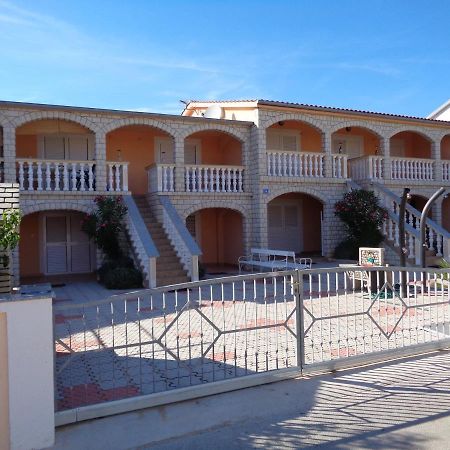 Apartman Kristo Vir Esterno foto