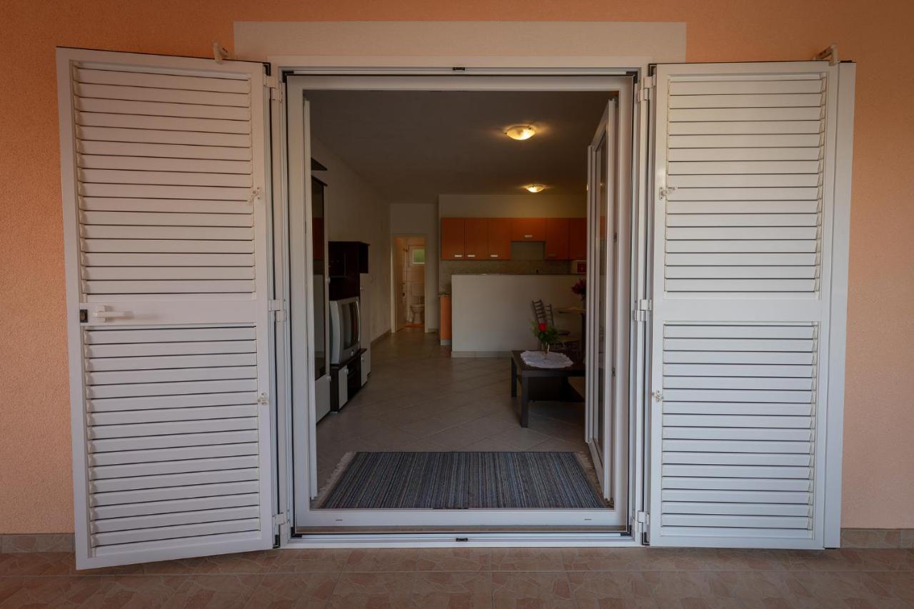 Apartman Kristo Vir Esterno foto